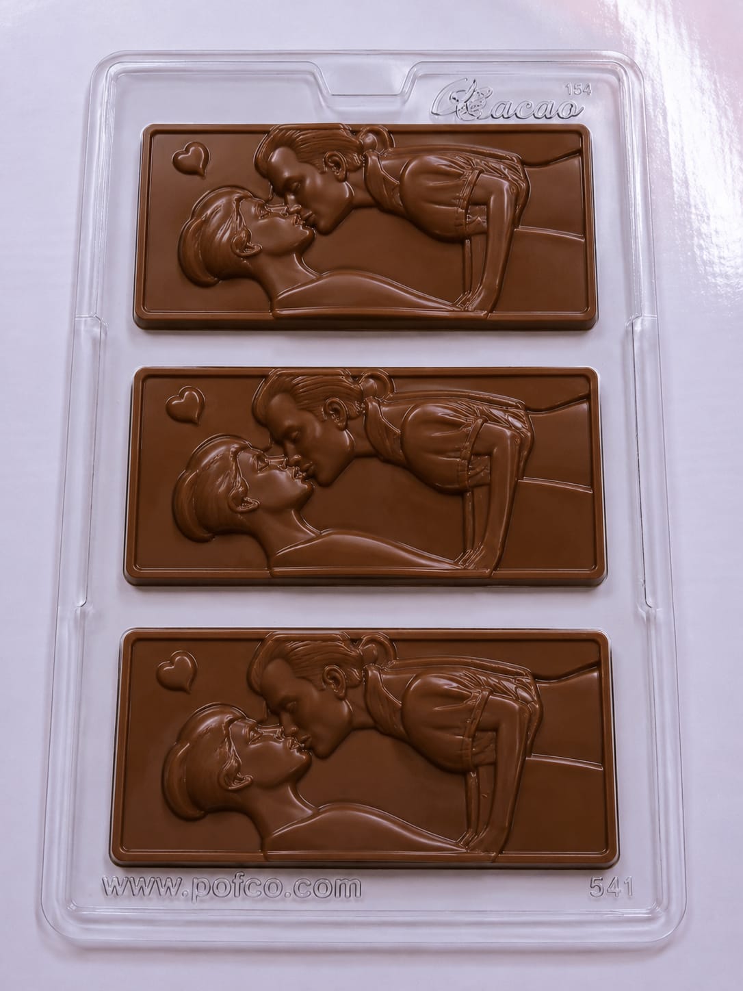 3 CAVITY KISSING COUPLE MOULD